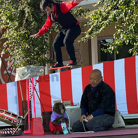 パパフォーマーのYUKIさん、おさるキッズさん登場!